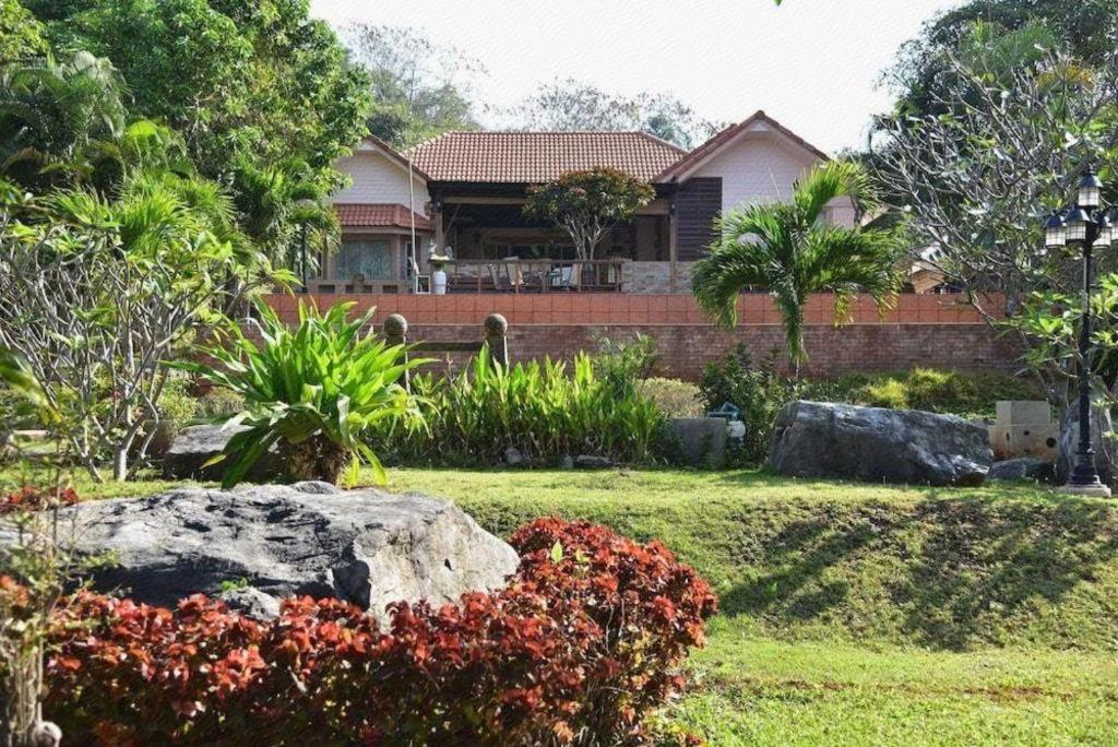 Dusit Talai Resort Mu Si Exterior photo