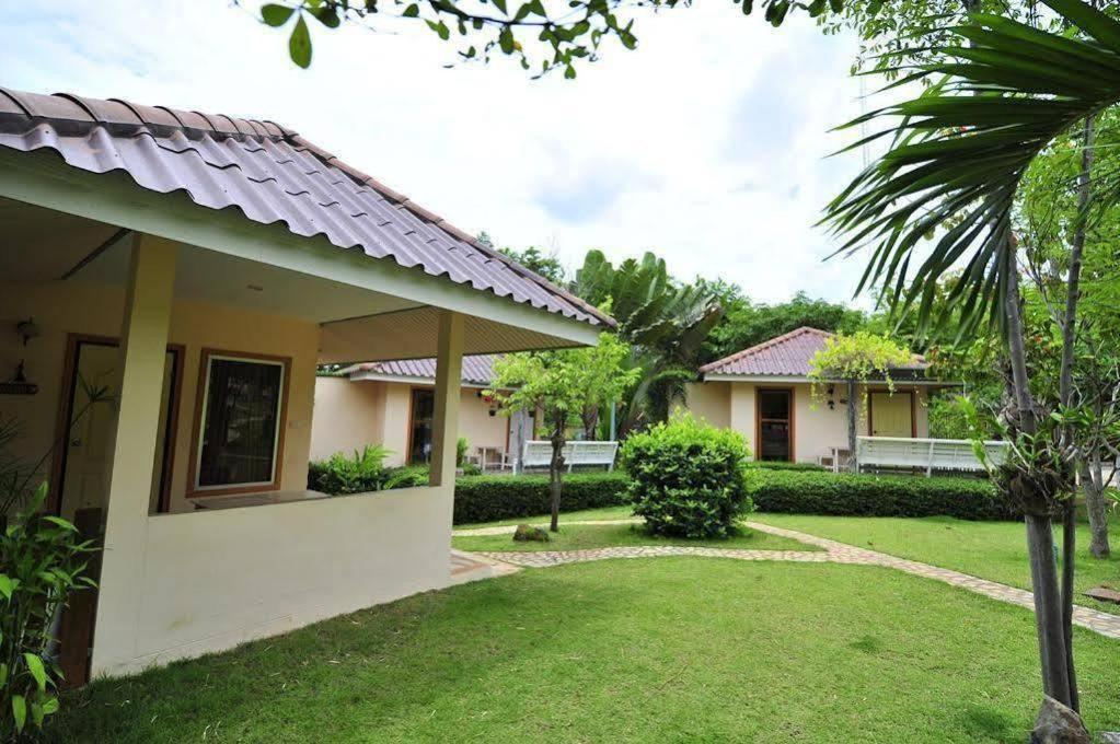 Dusit Talai Resort Mu Si Exterior photo