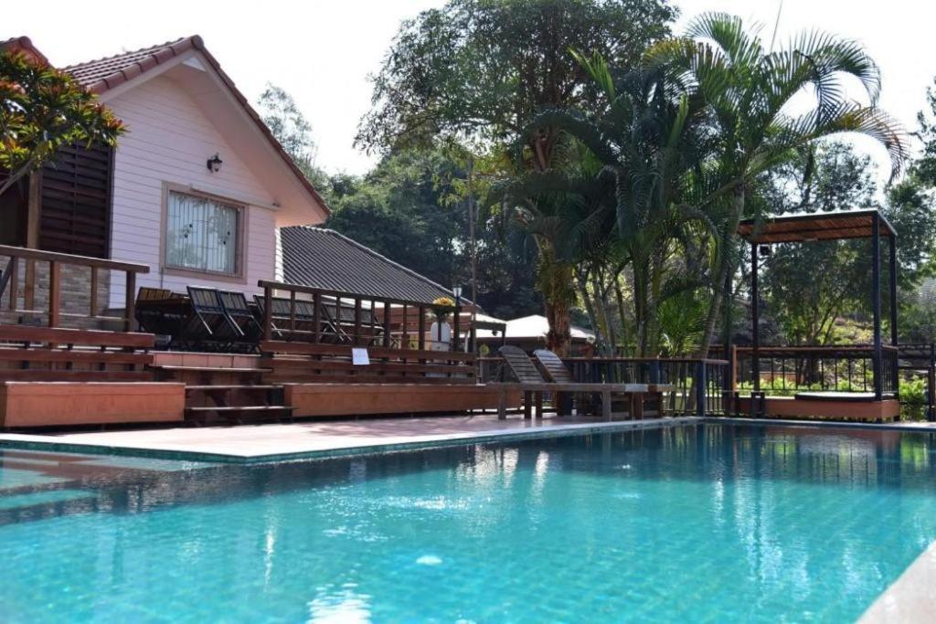 Dusit Talai Resort Mu Si Exterior photo
